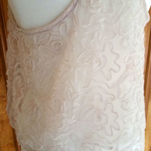 h.i.p. Sheer Raised Applique Racer Back Blouse. L - Picture 7 of 10